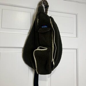 Kavu Fuzzy Rope Sling‎ Crossbody Military Green Zipper Outdoor Hiking Travel